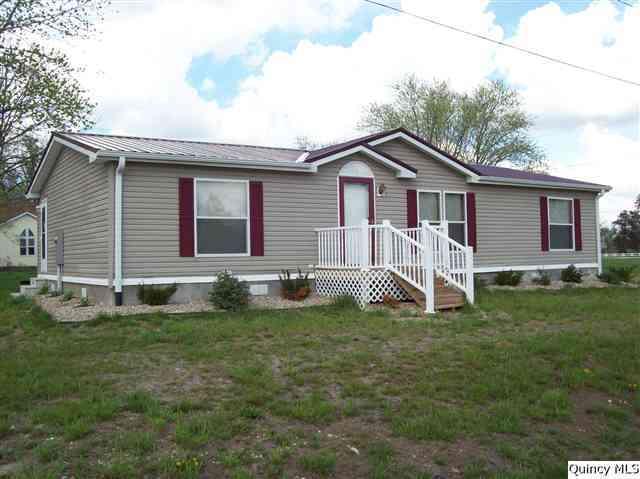 325 S Douglas St., Loraine, IL 62349