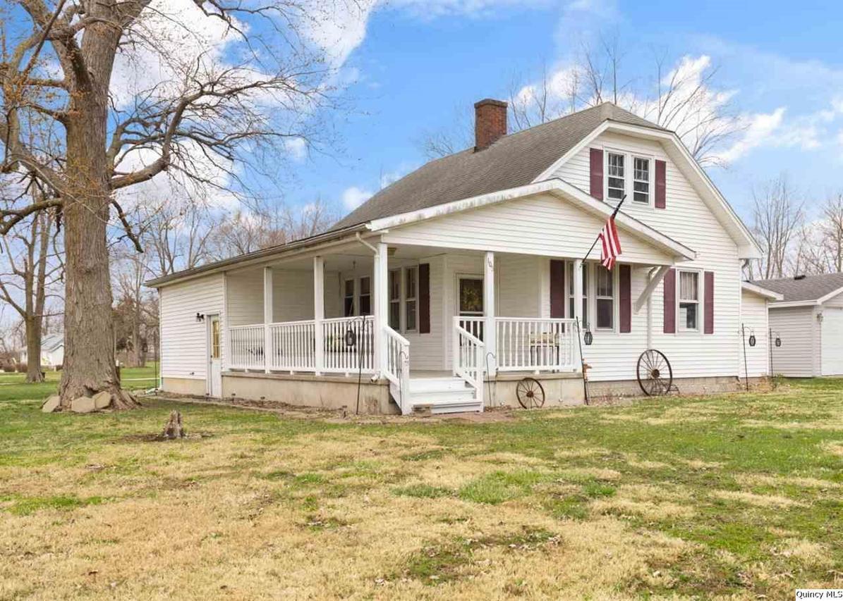 105 Adams St, Coatsburg, IL 62325
