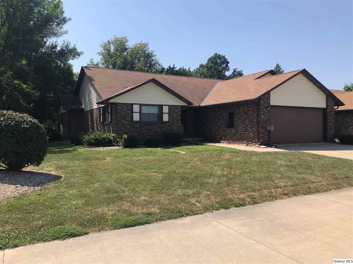 301 Cannonball Dr W, Camp Point, IL 62320
