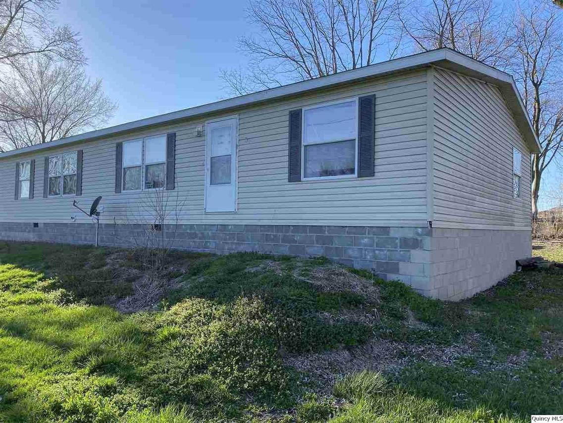 304 E Green St, Clayton, IL 62324