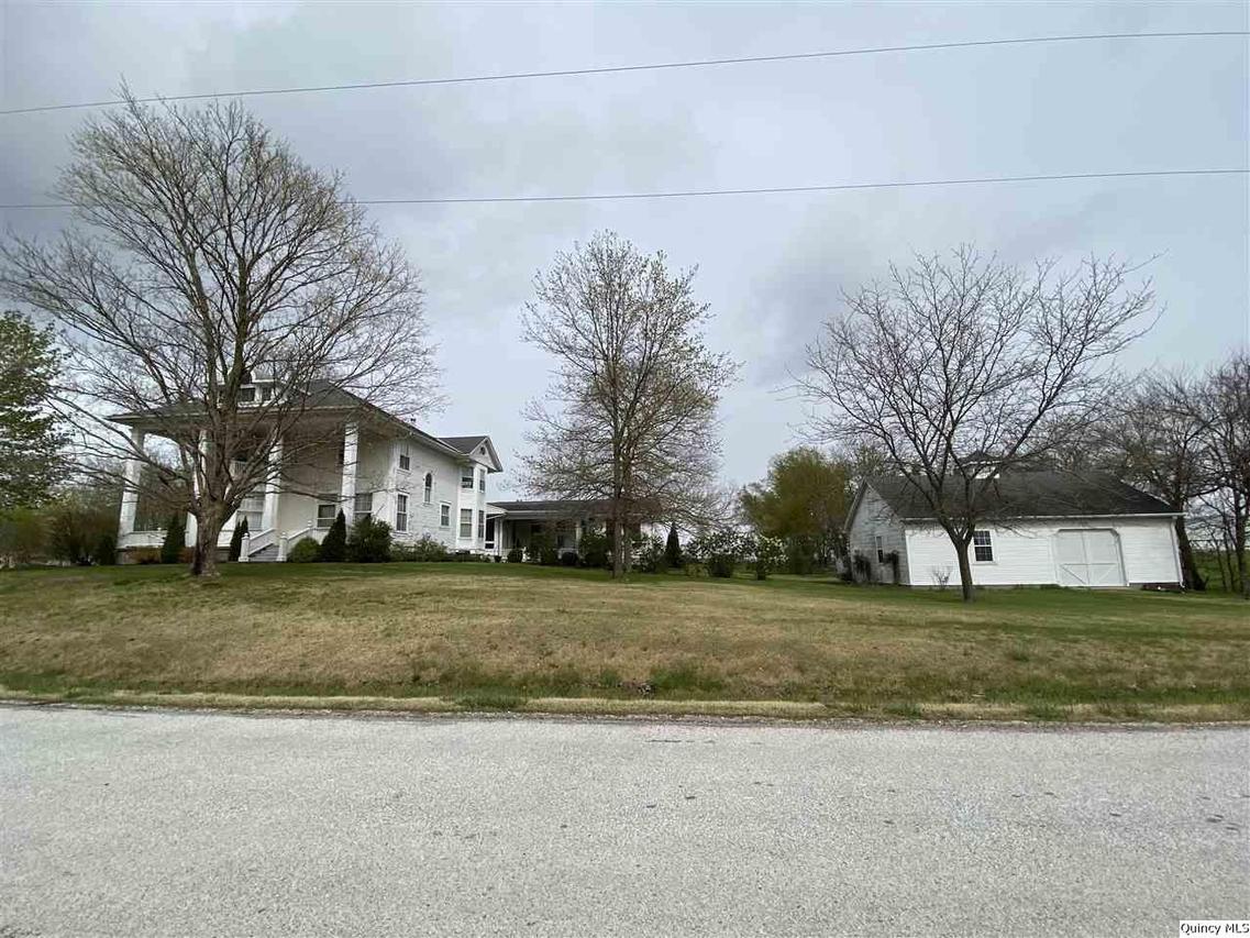 403 S Augusta Rd., Clayton, IL 62324