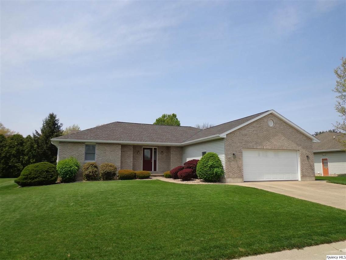 3281 Frese Dr, Quincy, IL