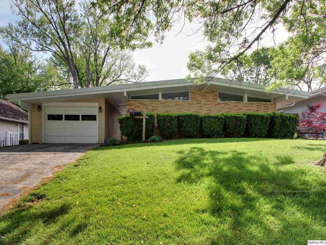 703 Edgewood Dr., Quincy, IL 62301