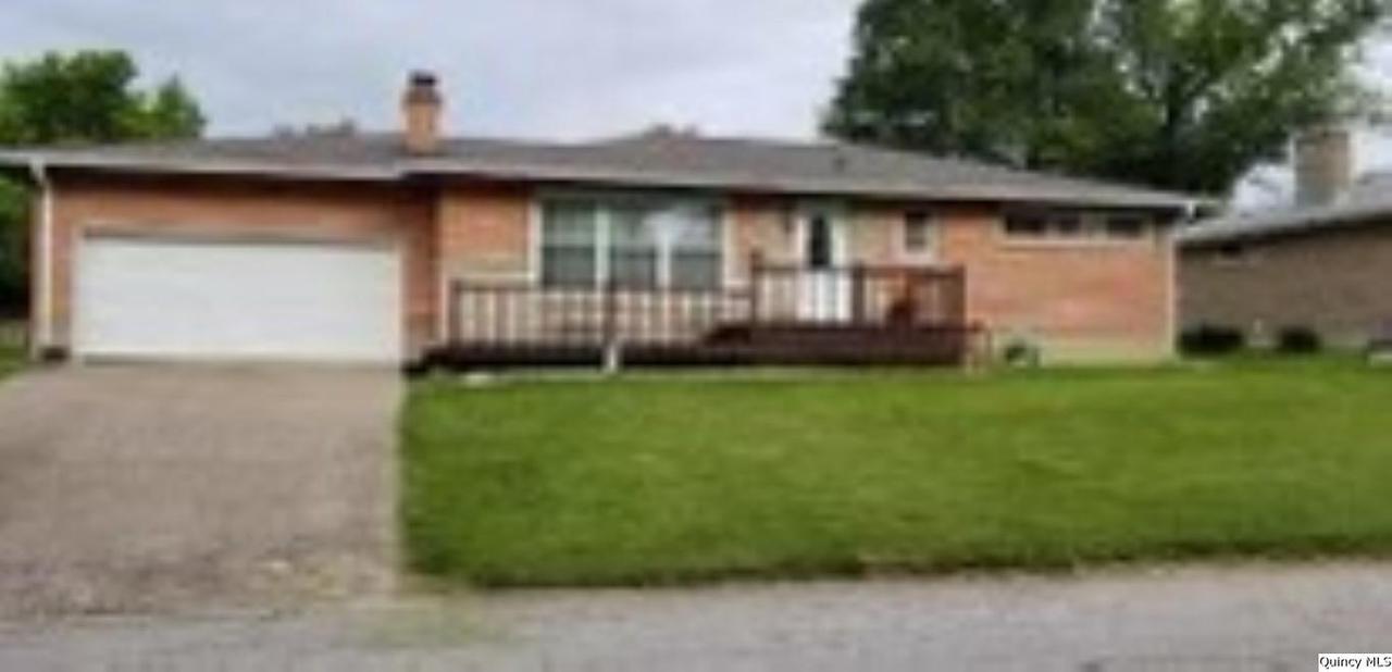 1222 Emerald Dr, Quincy, IL 62301