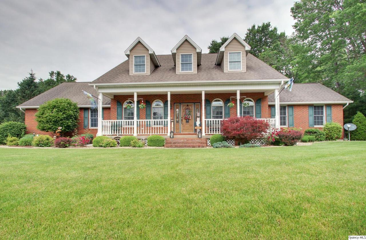 3718 Harbor Ln, Quincy, IL 62305