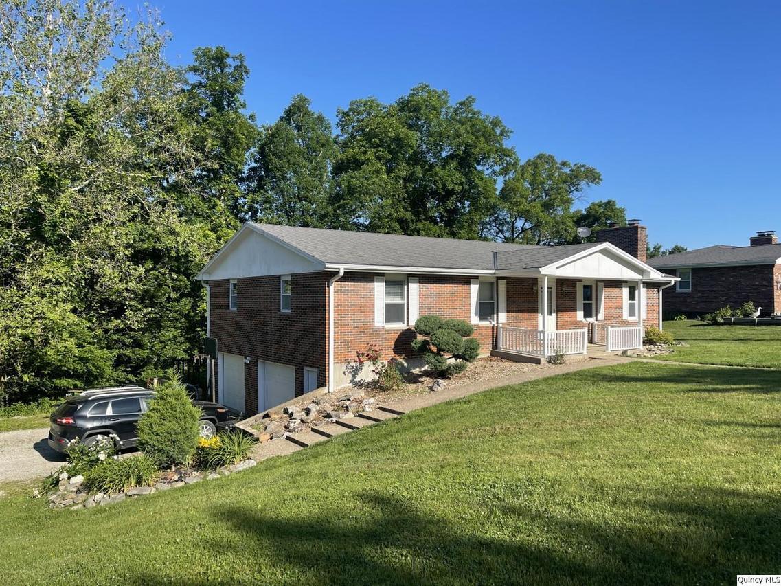 1720 Rim Rd, Quincy, IL 62305
