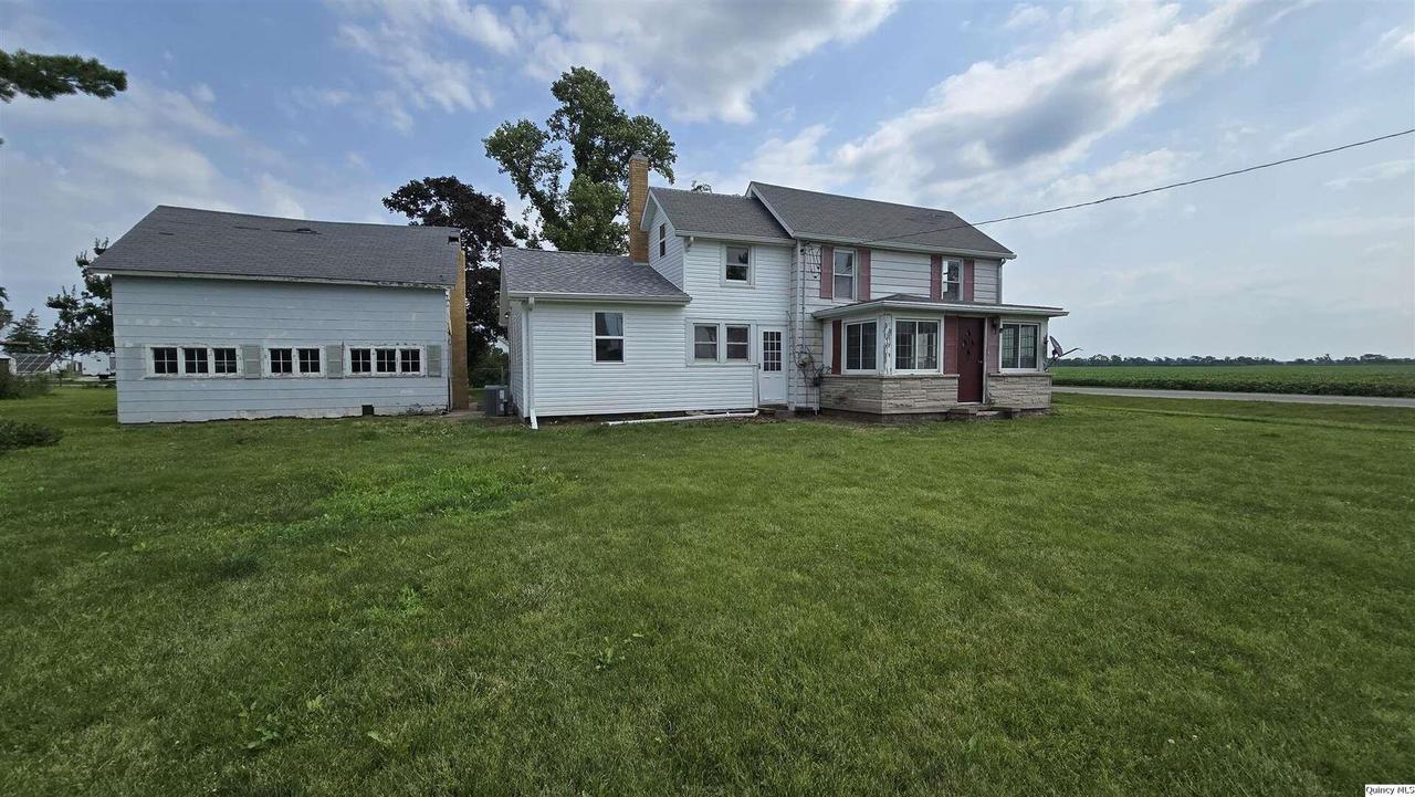 2108 N County Rd 2100, Burnside, IL 62330
