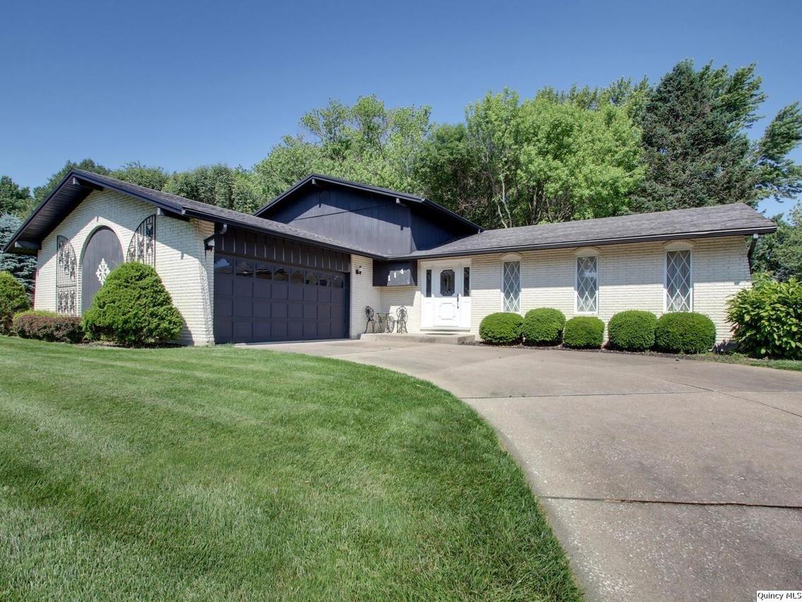 114 Holiday Dr., Quincy, IL 62301