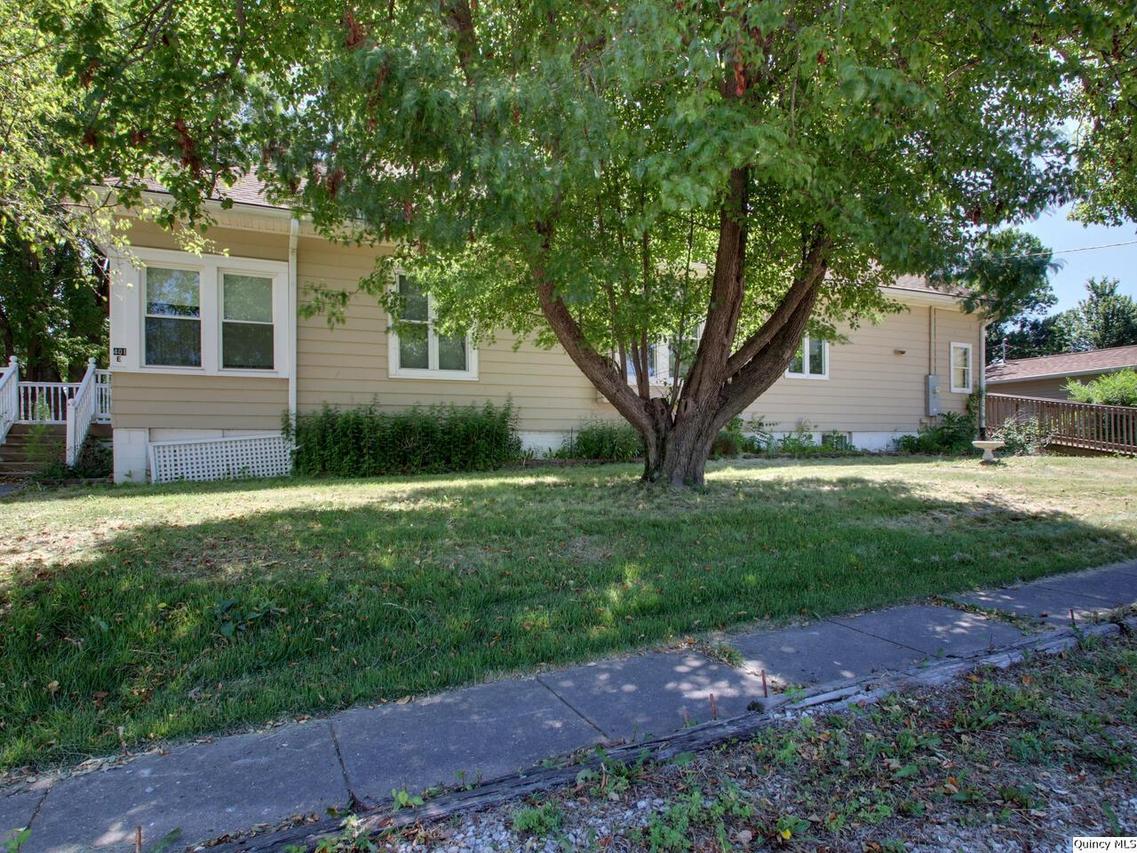 401 E Wood St., Camp Point, IL 62320