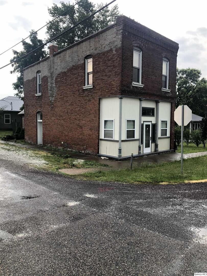 101 W Jefferson St, Camp Point, IL 62320