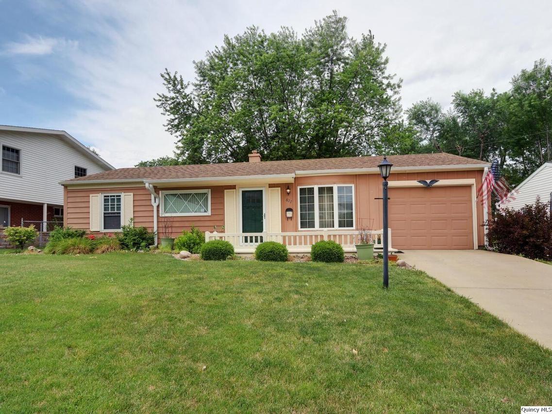 827 Shirlen Dr, Quincy, IL 62301