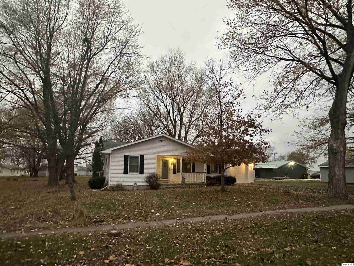 605 E Green St., Augusta, IL 62311