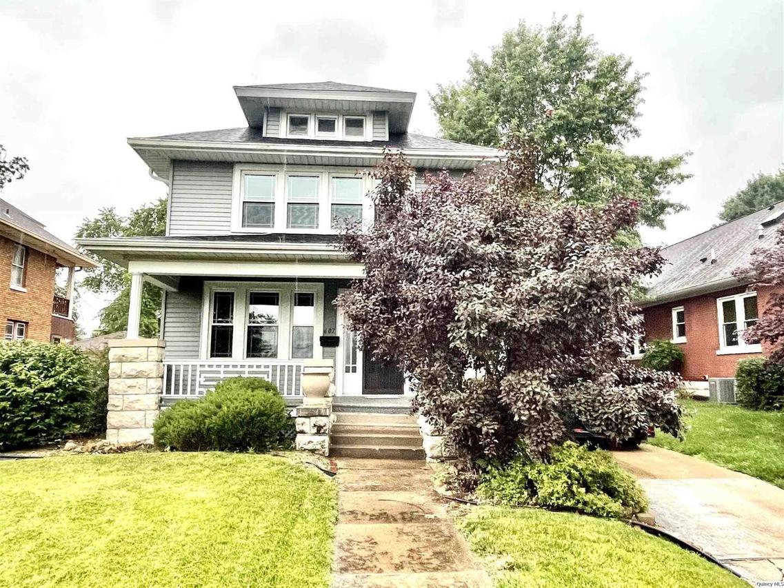 607 N 24th St, Quincy, IL 62301