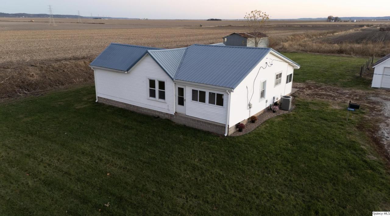 980 S Elm St., Hull, IL 62343