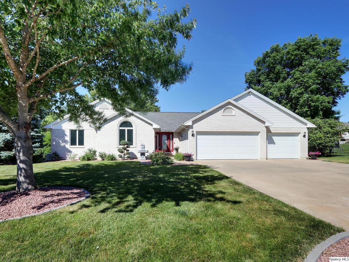 812 Woodbridge Dr., Quincy, IL 62301