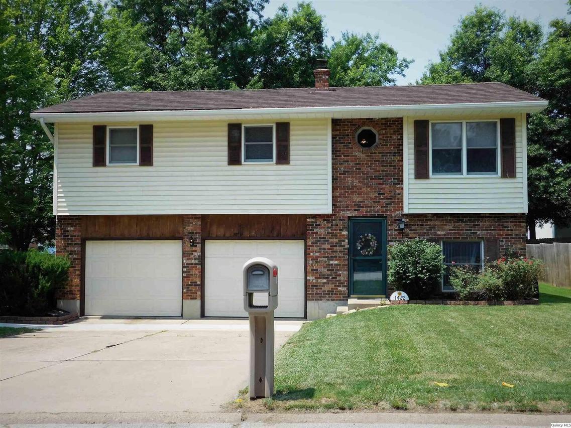 1422 S 30th St., Quincy, IL 62301