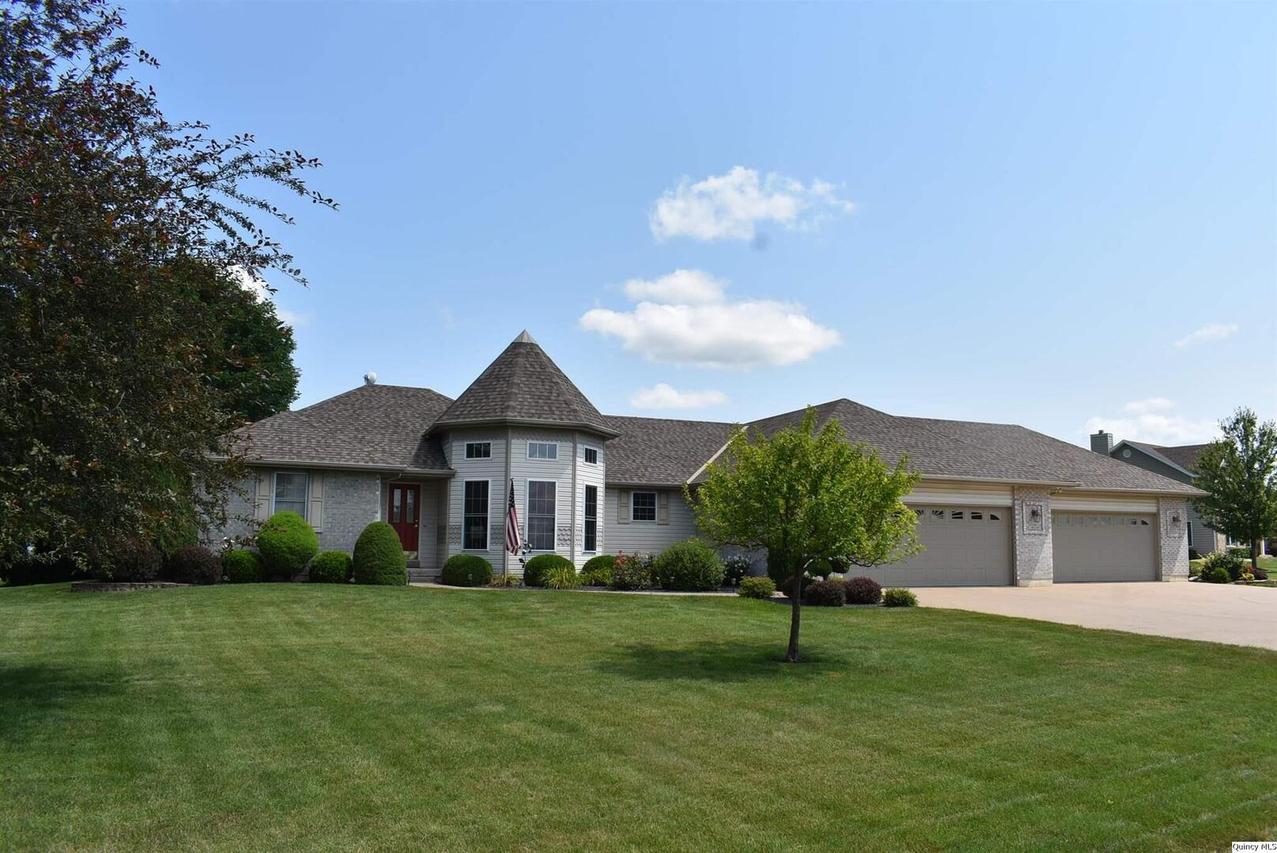 1427 Hemingway Dr, Quincy, IL 62305