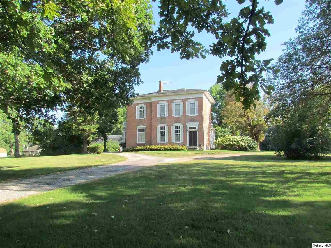 136 Wabash Ave., Carthage, IL 62321