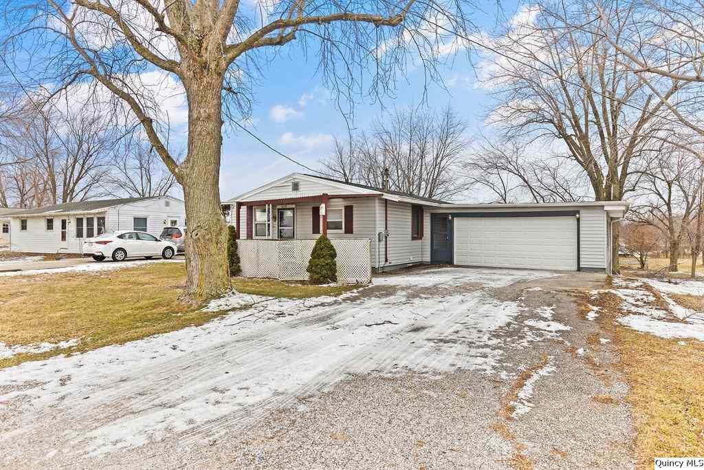 426 S Chestnut St., Mendon, IL 62351