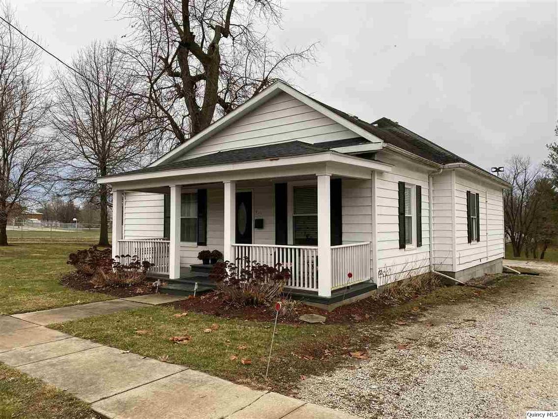 521 NW Cross, Mt. Sterling, IL 62353