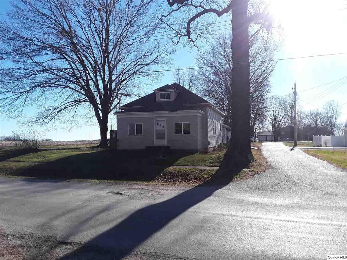 302 E Second, Versailles, IL 62378