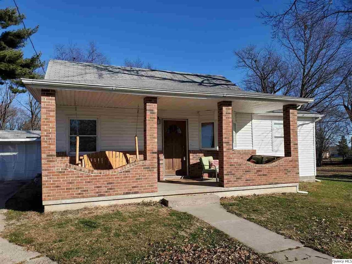 410 N Fulton St, Payson, IL 62360