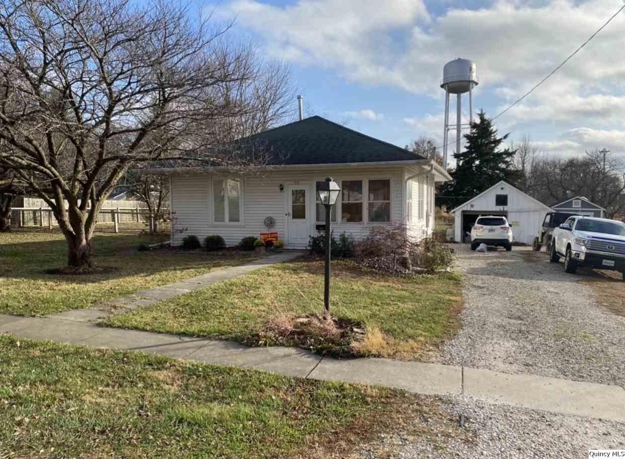 513 E Main St, Plainville, IL 62365