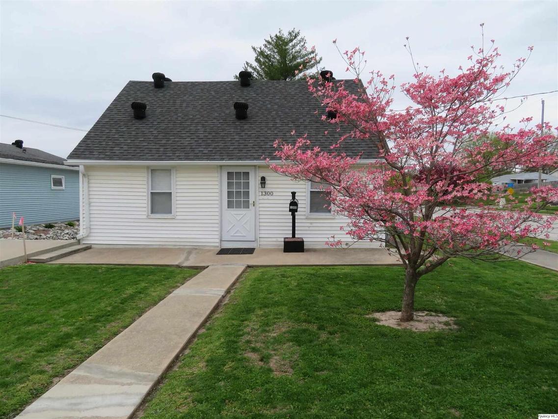1300 S 19th, Quincy, IL 62301