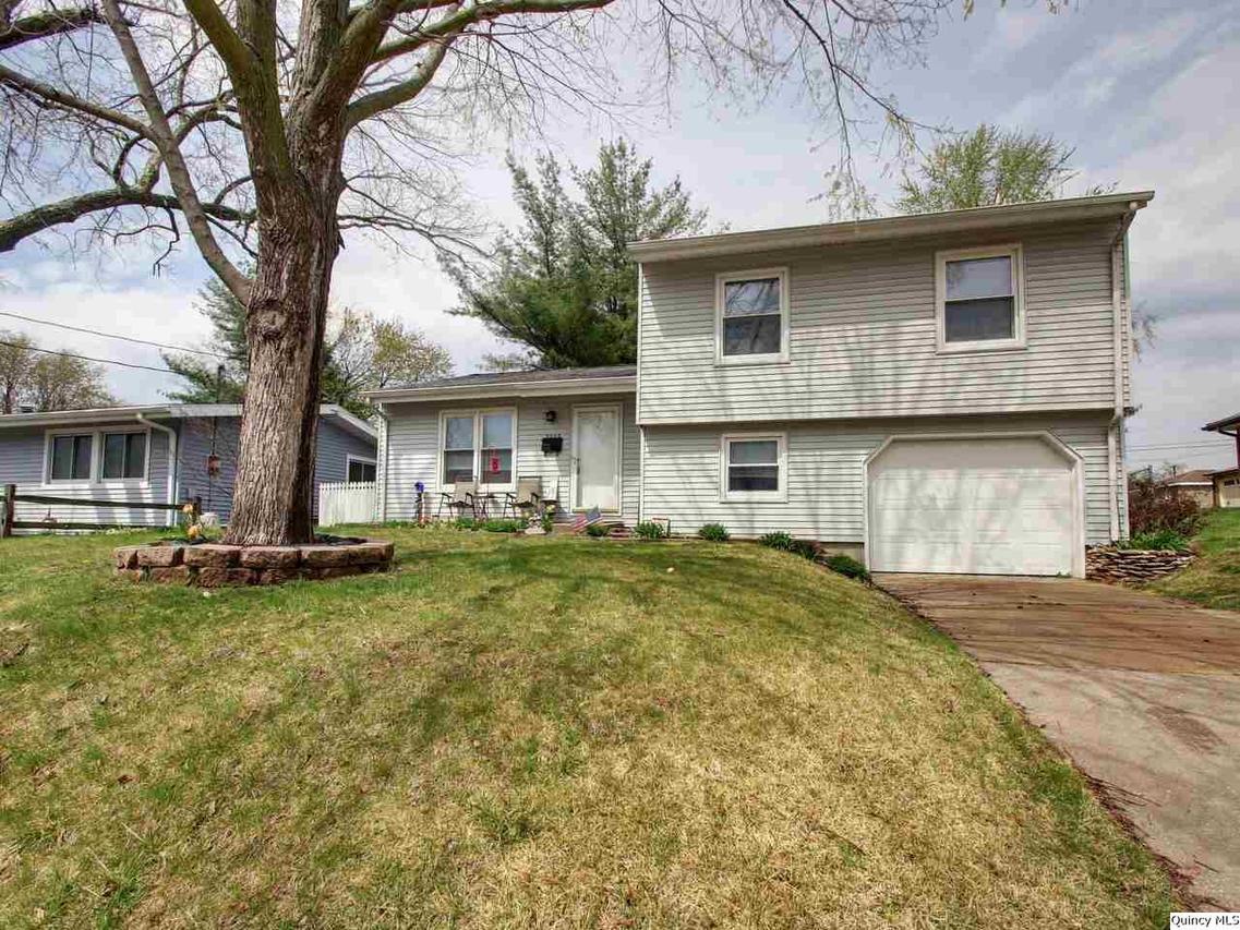2229 Maple St., Quincy, IL 62301