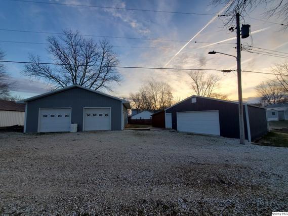202 W Quincy St, Liberty, IL 62347