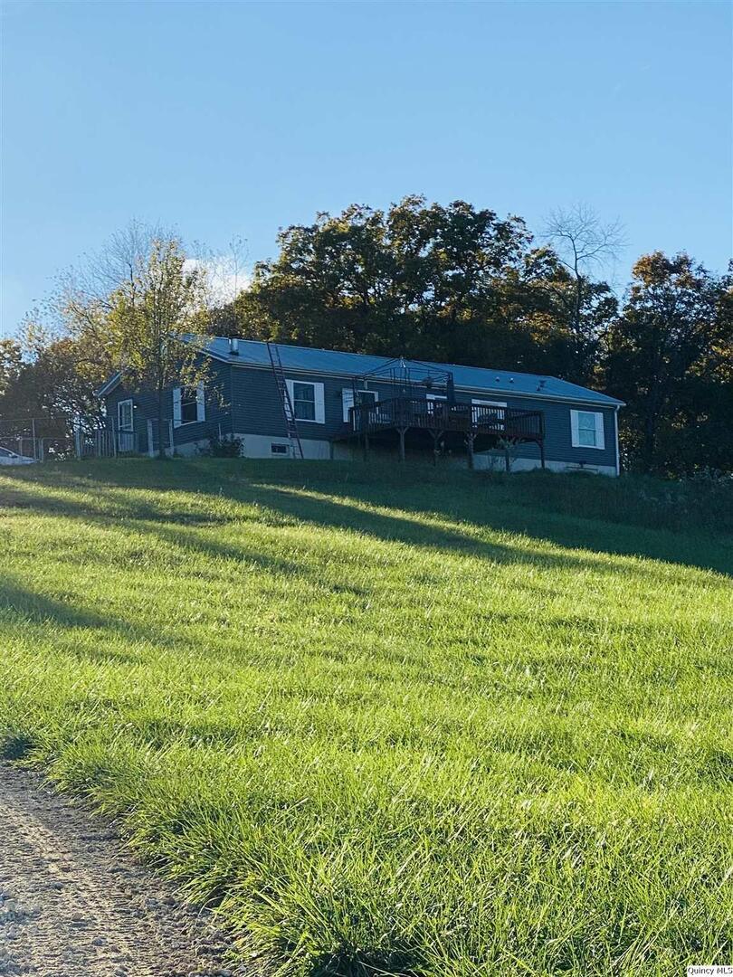 855 E 2675th St., Clayton, IL 62324