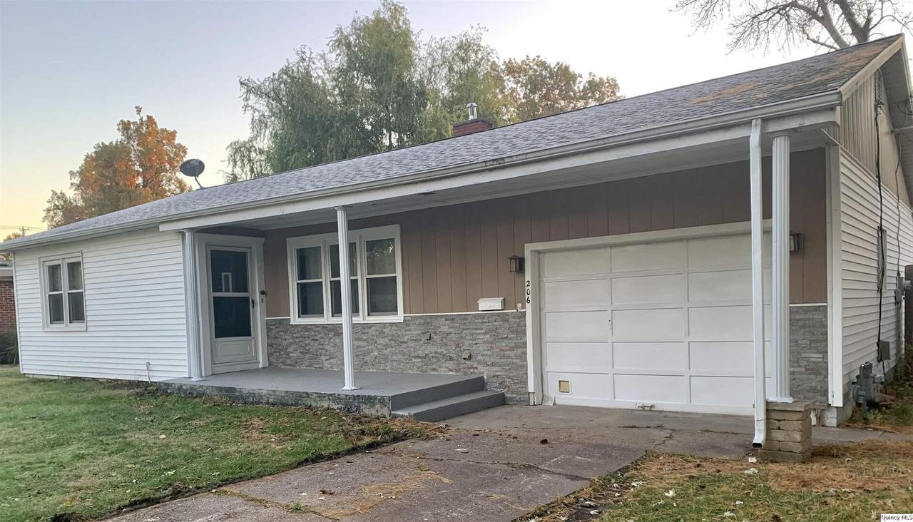 206 Anderson Ct, Quincy, IL 62301