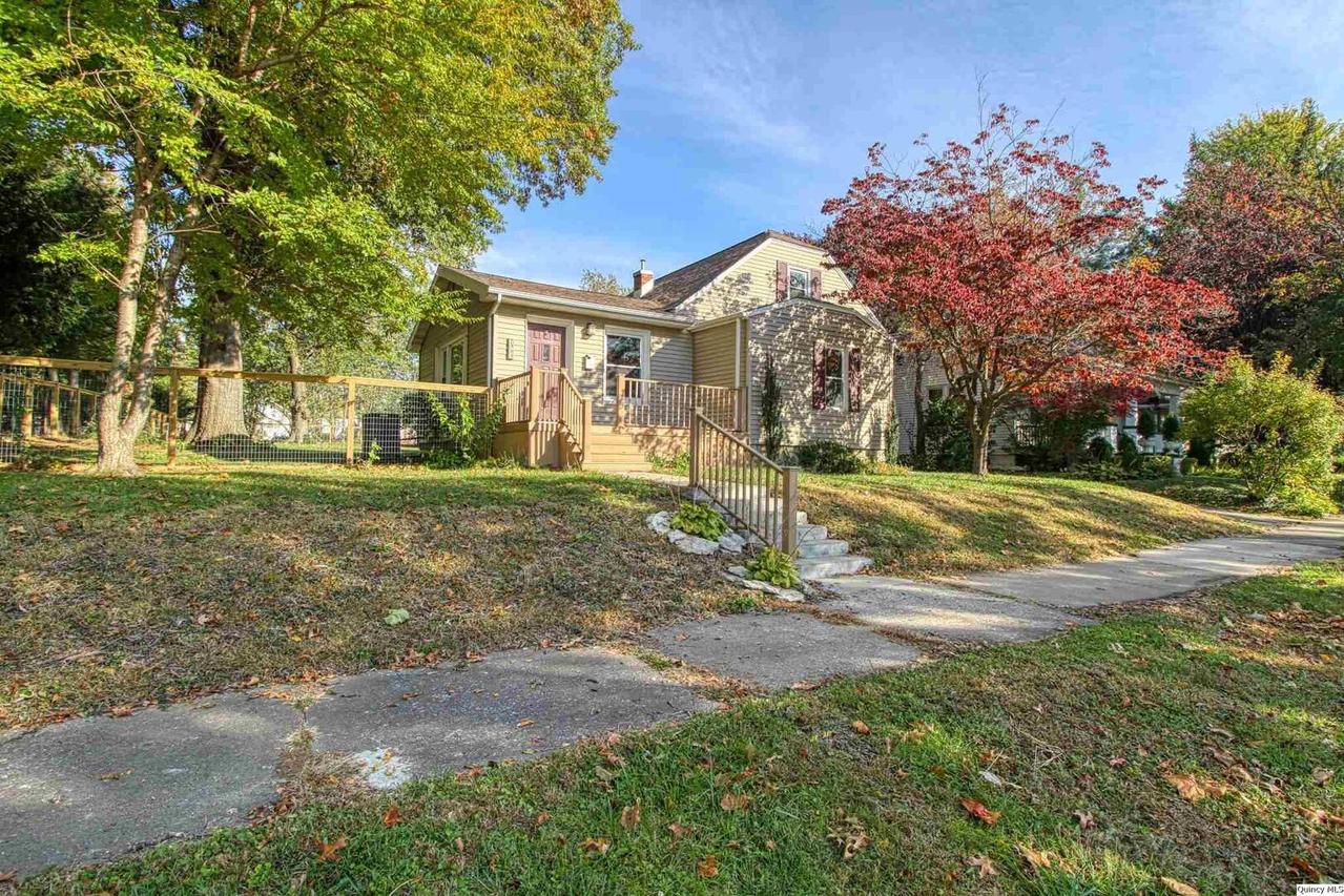 2053 College Ave, Quincy, IL 62301