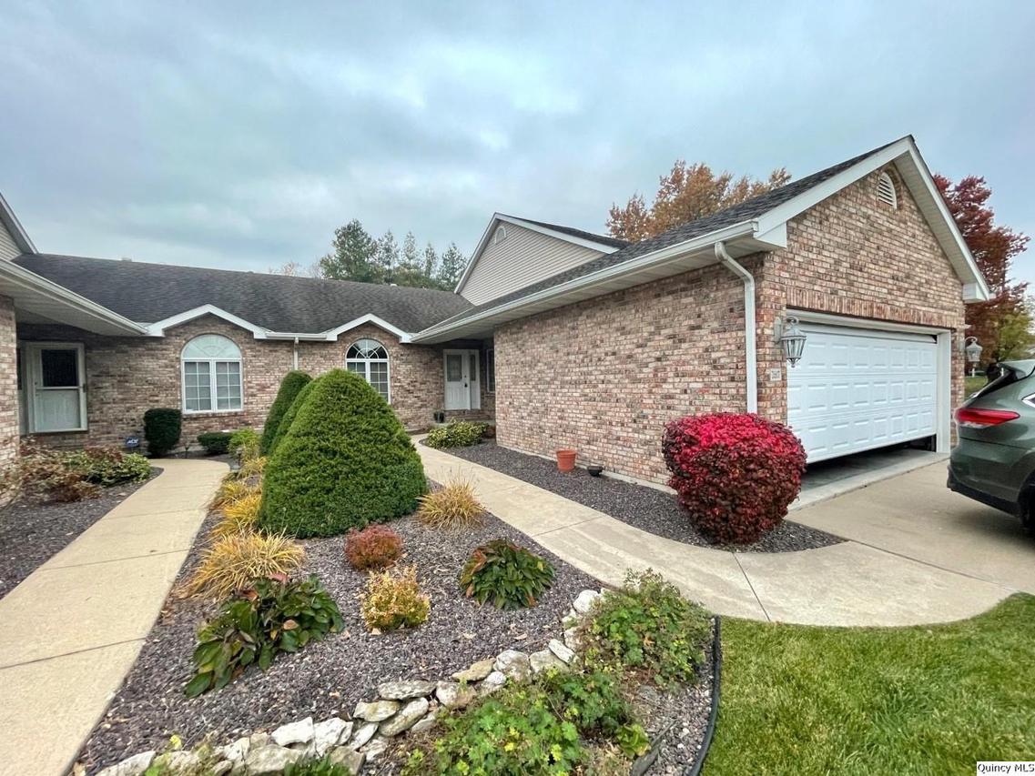 2617 Kings Pointe Sw, Quincy, IL 62305