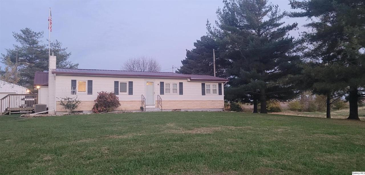 2076 E 1075, Mendon, IL 62351