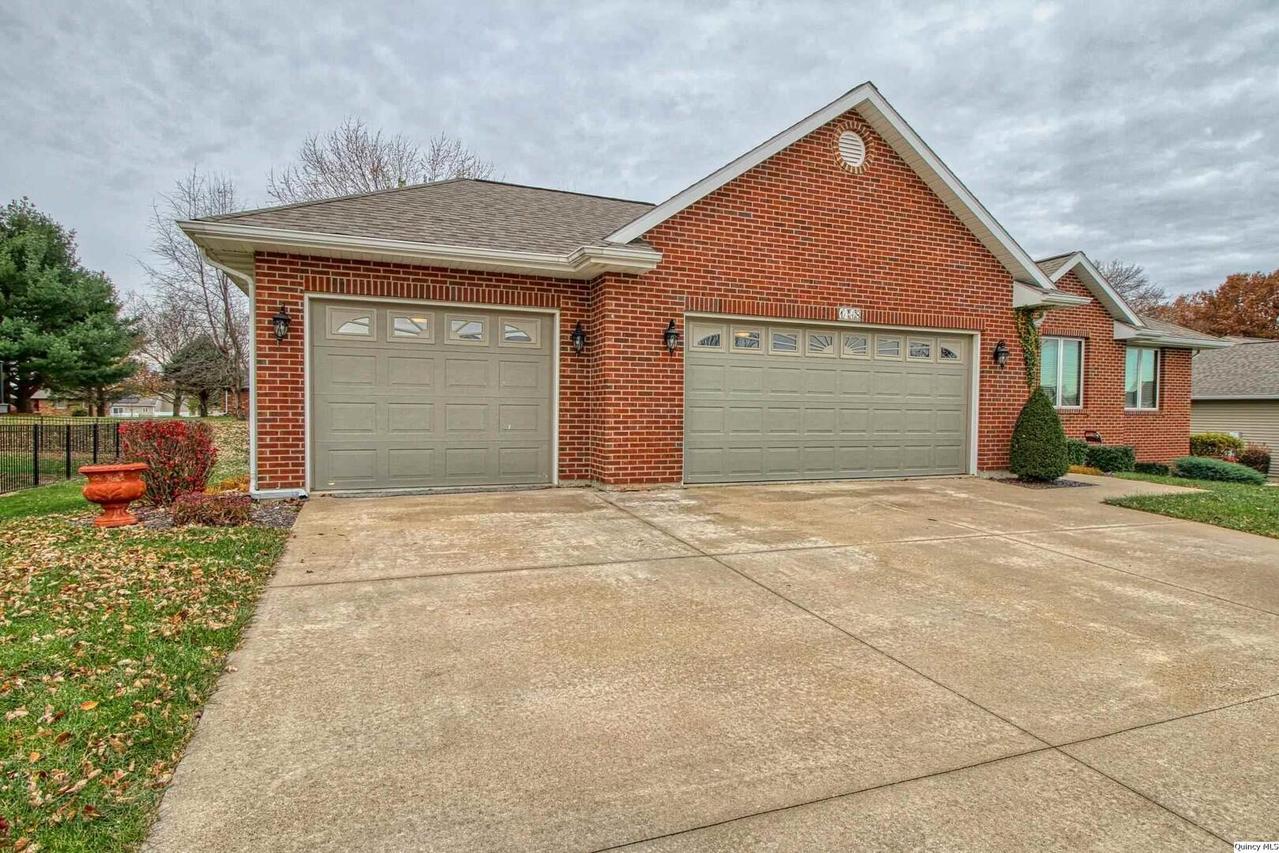 1318 Cadbury Ridge, Quincy, IL 62305