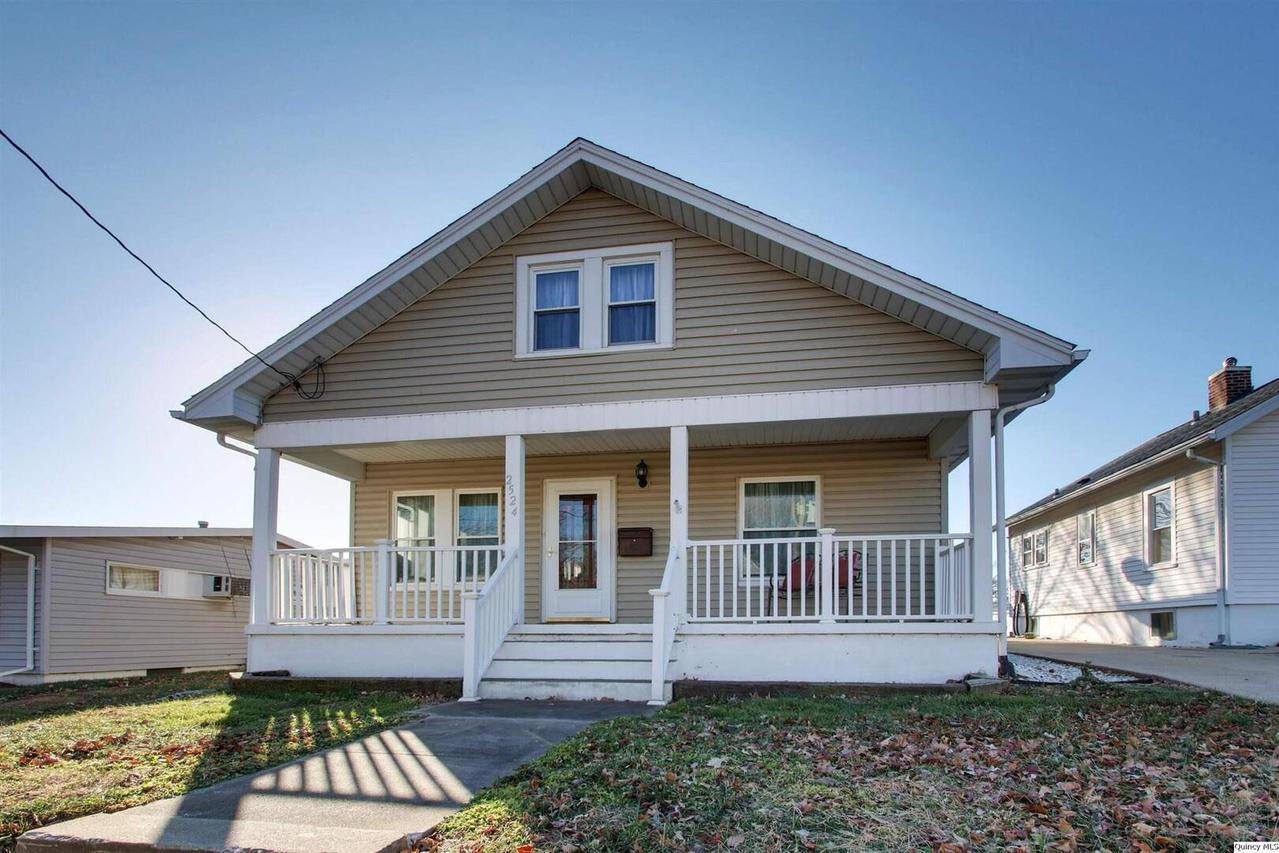 2524 Cedar St, Quincy, IL 62301
