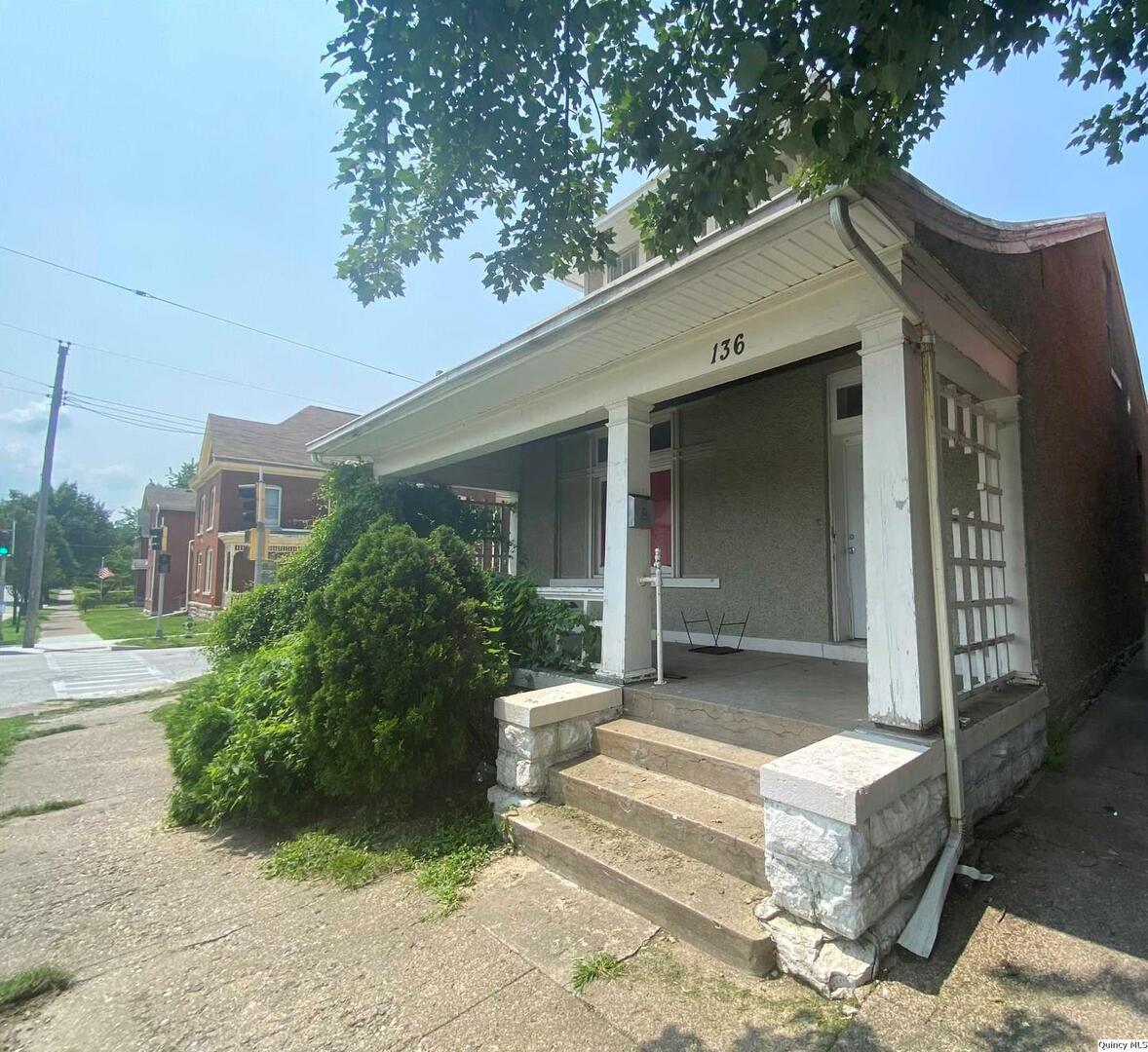 136 S 12th, Quincy, IL 62301
