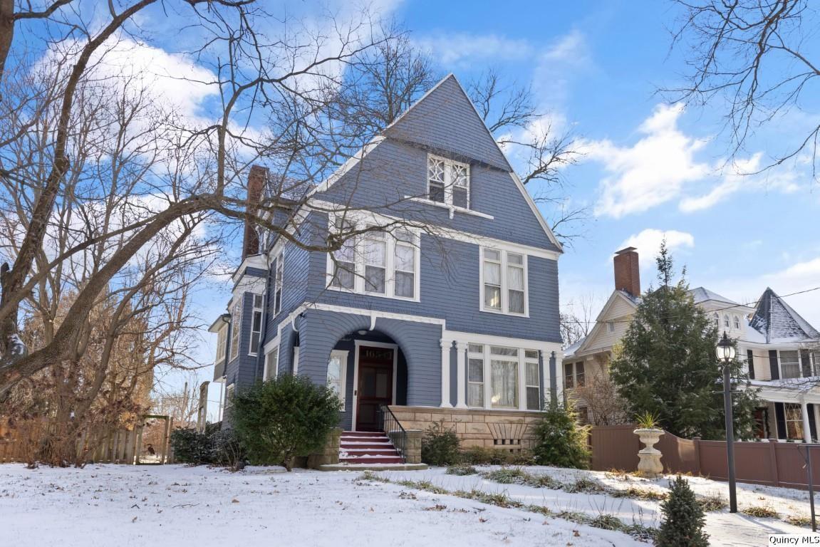 1654 York, Quincy, IL 62301