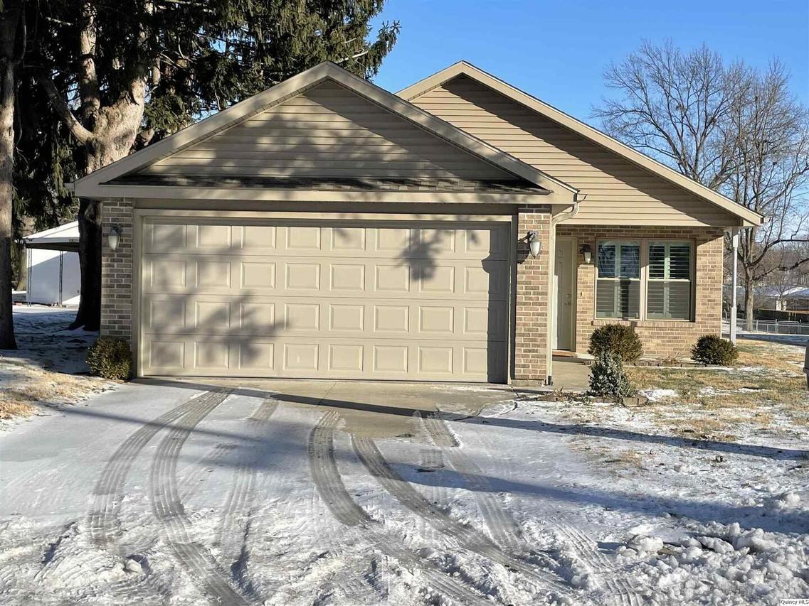 1421 S 28th St, Quincy, IL 62301