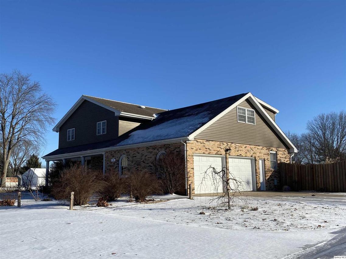 70 Parkview Rd, Rushville, IL 62681