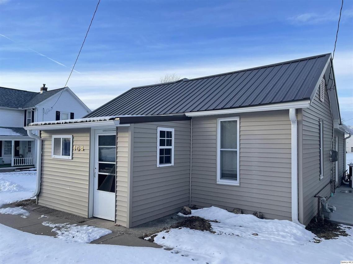 104 Columbus St, Liberty, IL