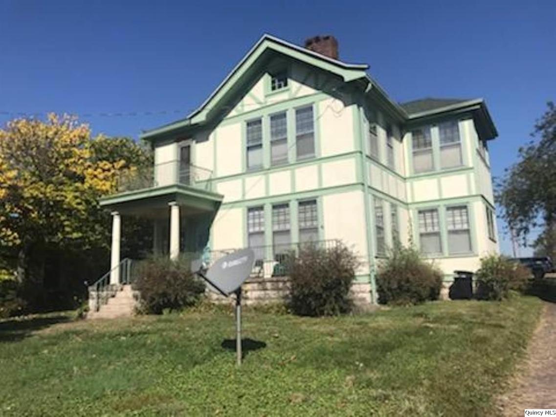 1465 Hampshire St, Quincy, IL 62301