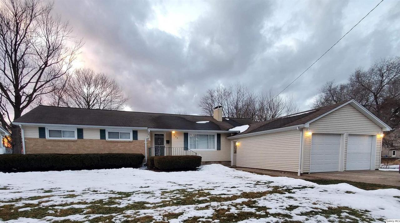208 N 1st St, La Harpe, IL 61450