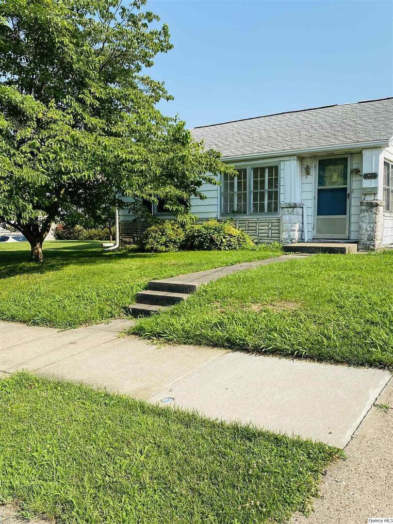 2003 Spruce St., Quincy, IL 62301