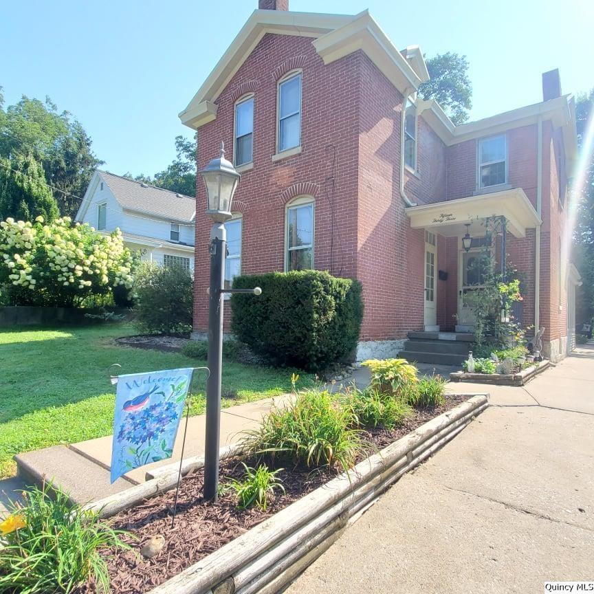 1533 S 8th St, Quincy, IL 62301