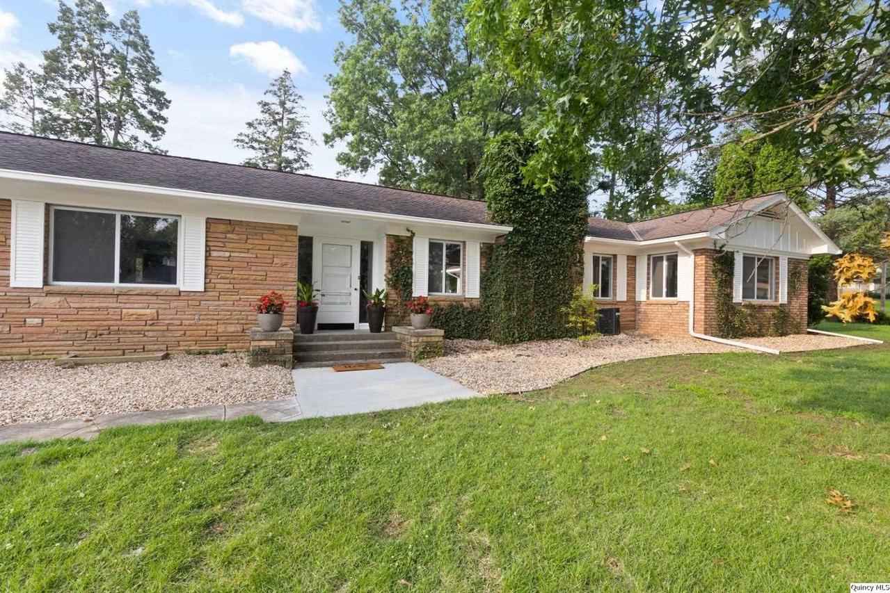 2410 Country Club Dr. N, Quincy, IL 62301