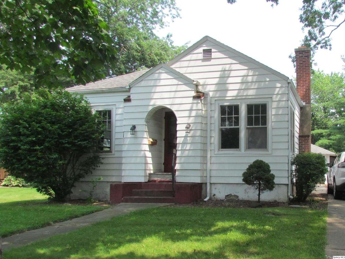 36 College Ave., Carthage, IL 62321