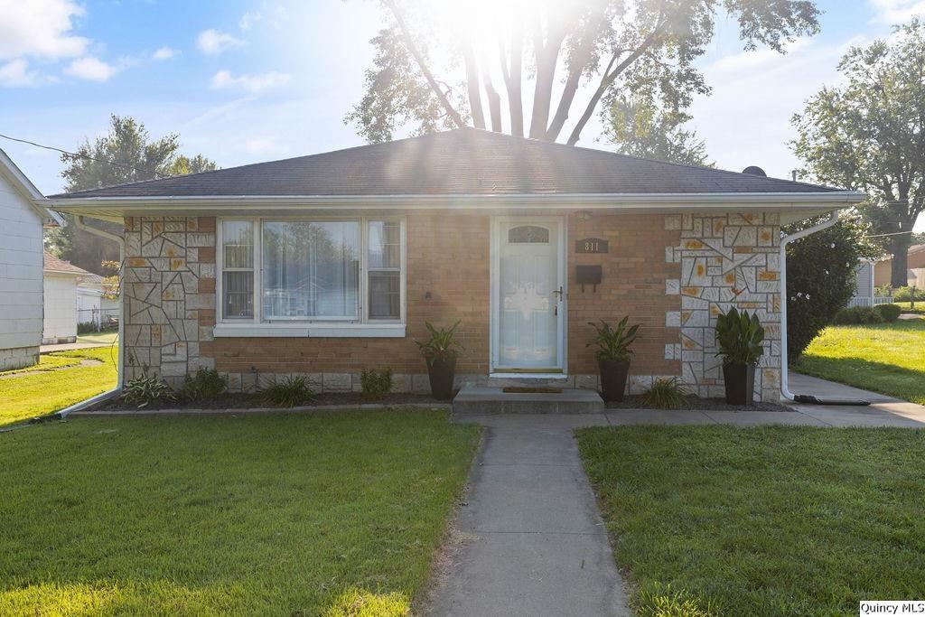 811 S 19th St, Quincy, IL 62301