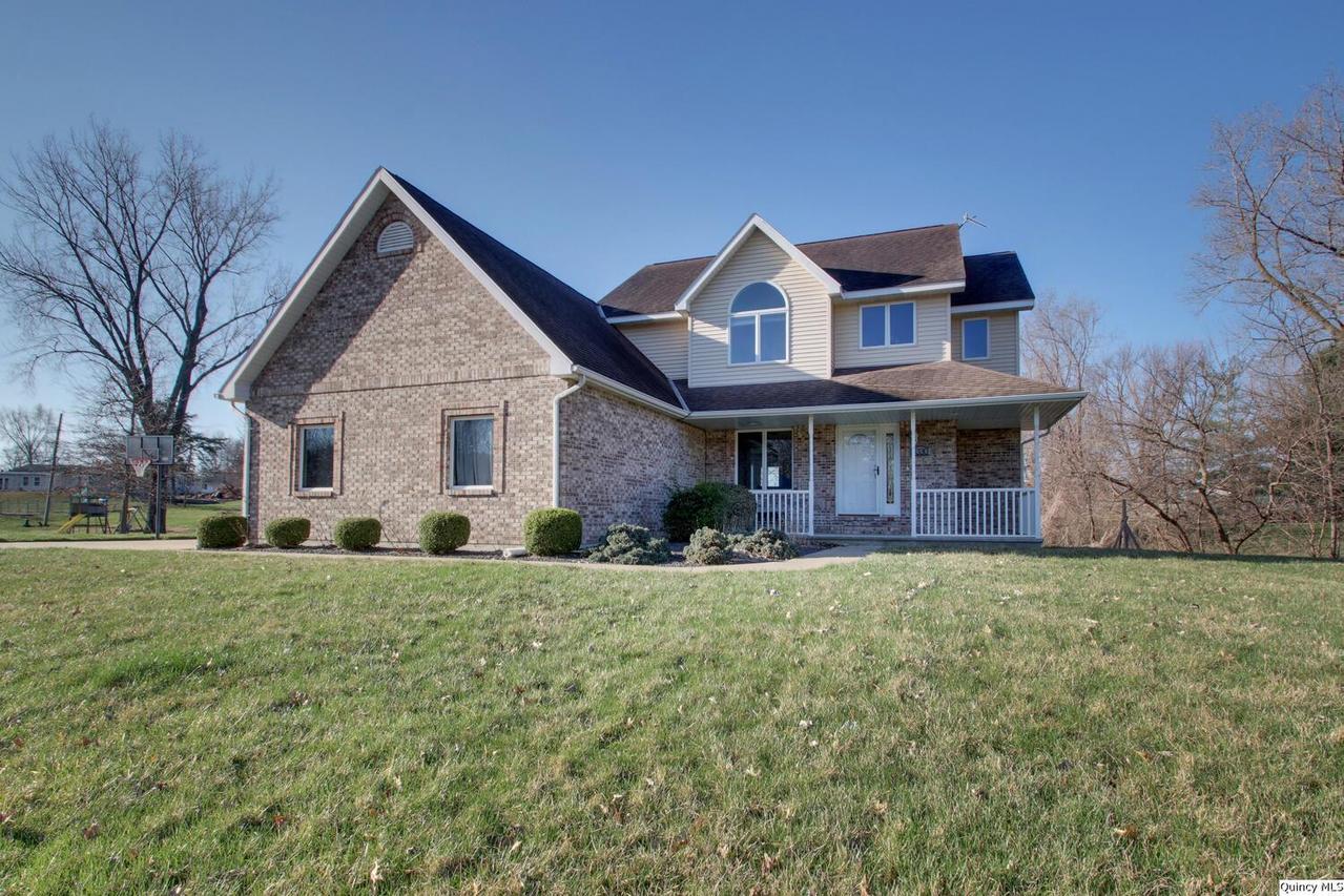 3330 Branchwood Dr, Quincy, IL 62301